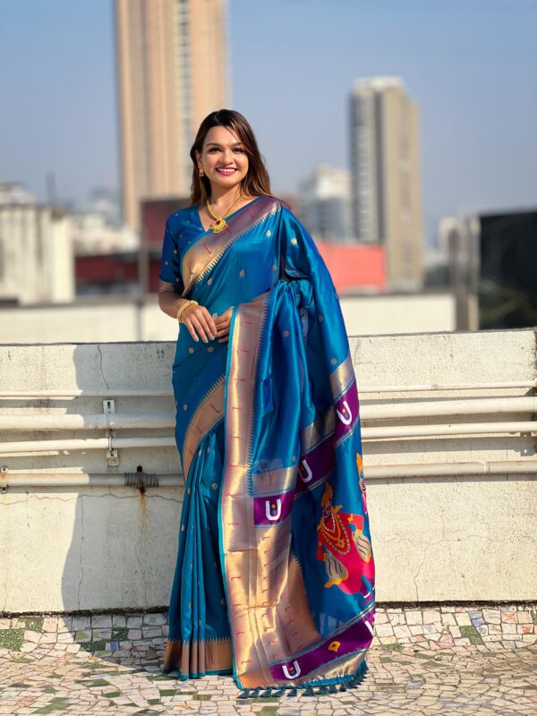Soft Silk Nevy Blue Sarees With Floral Motifs