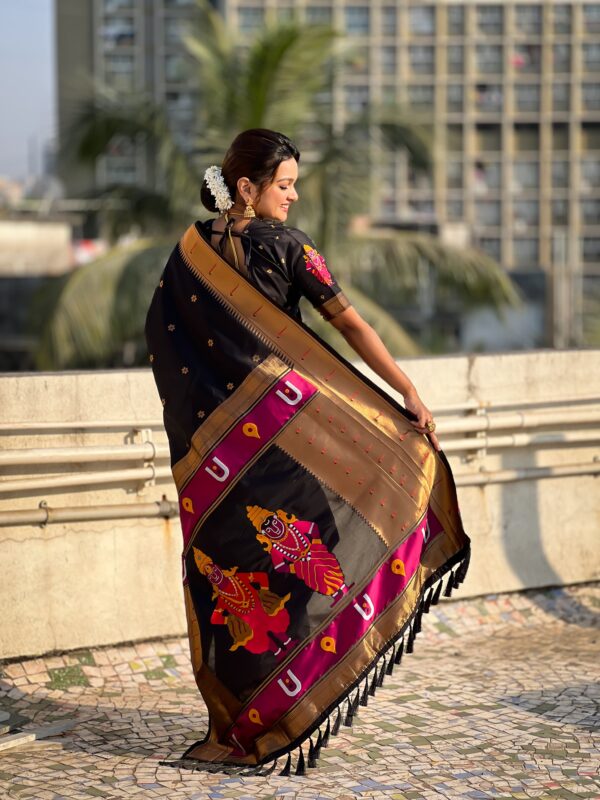 Soft Silk Nevy Blue Sarees With Floral Motifs - Image 4