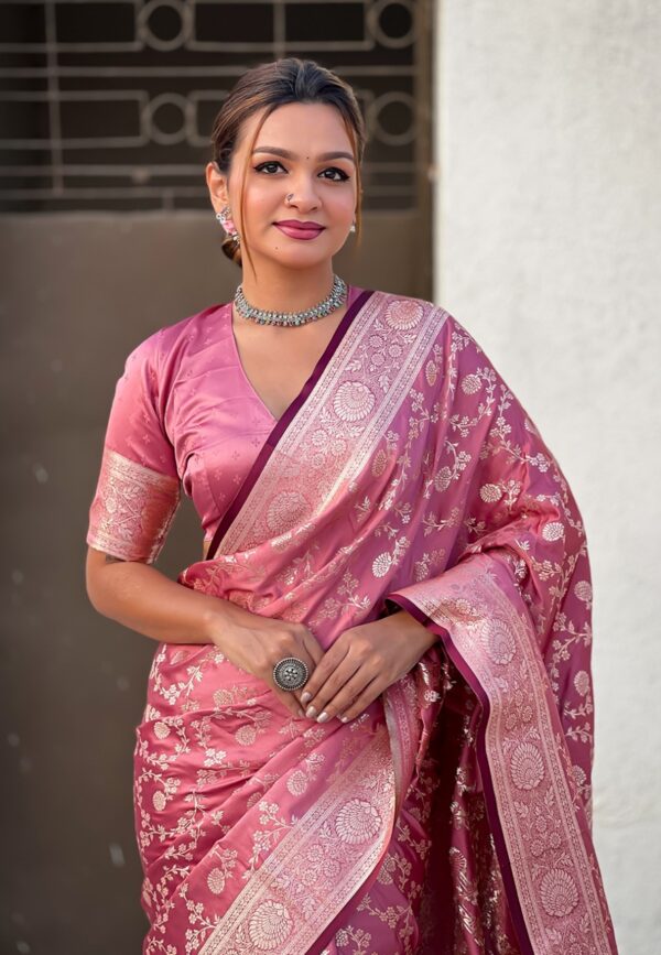 Pink Antique Silk Sarees With Zaal Zari Weaves - Image 2