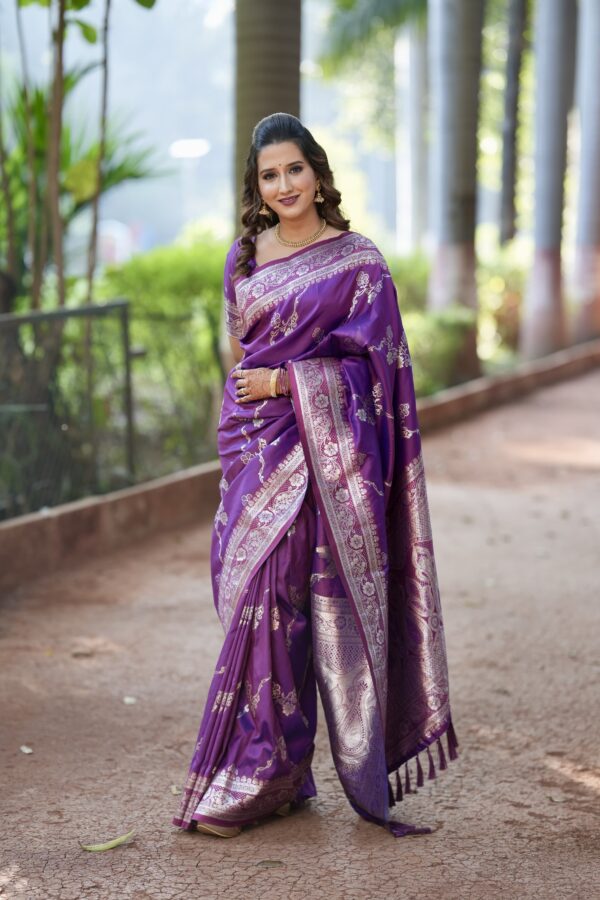 Lavender Banarasi Silk Saree - Image 4
